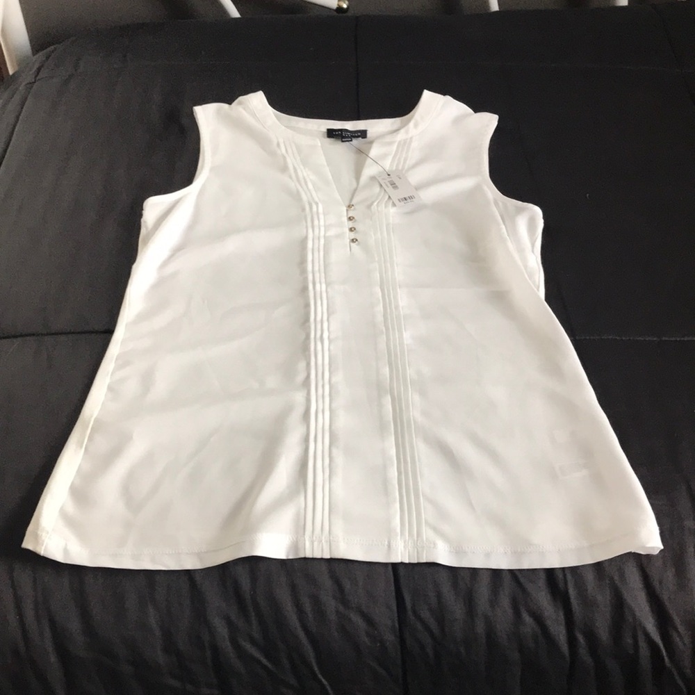 The Limited sleeveless white blouse with pleated front detail size Small